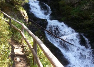 Le sentier des cascades au dessus du Prillet