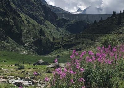 Montée au barrage de Moiry
