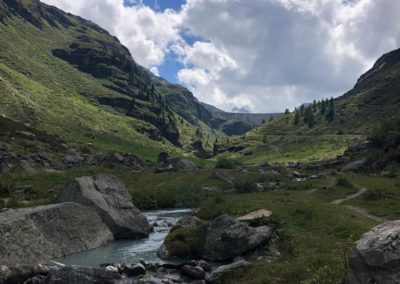 Montée au barrage de Moiry